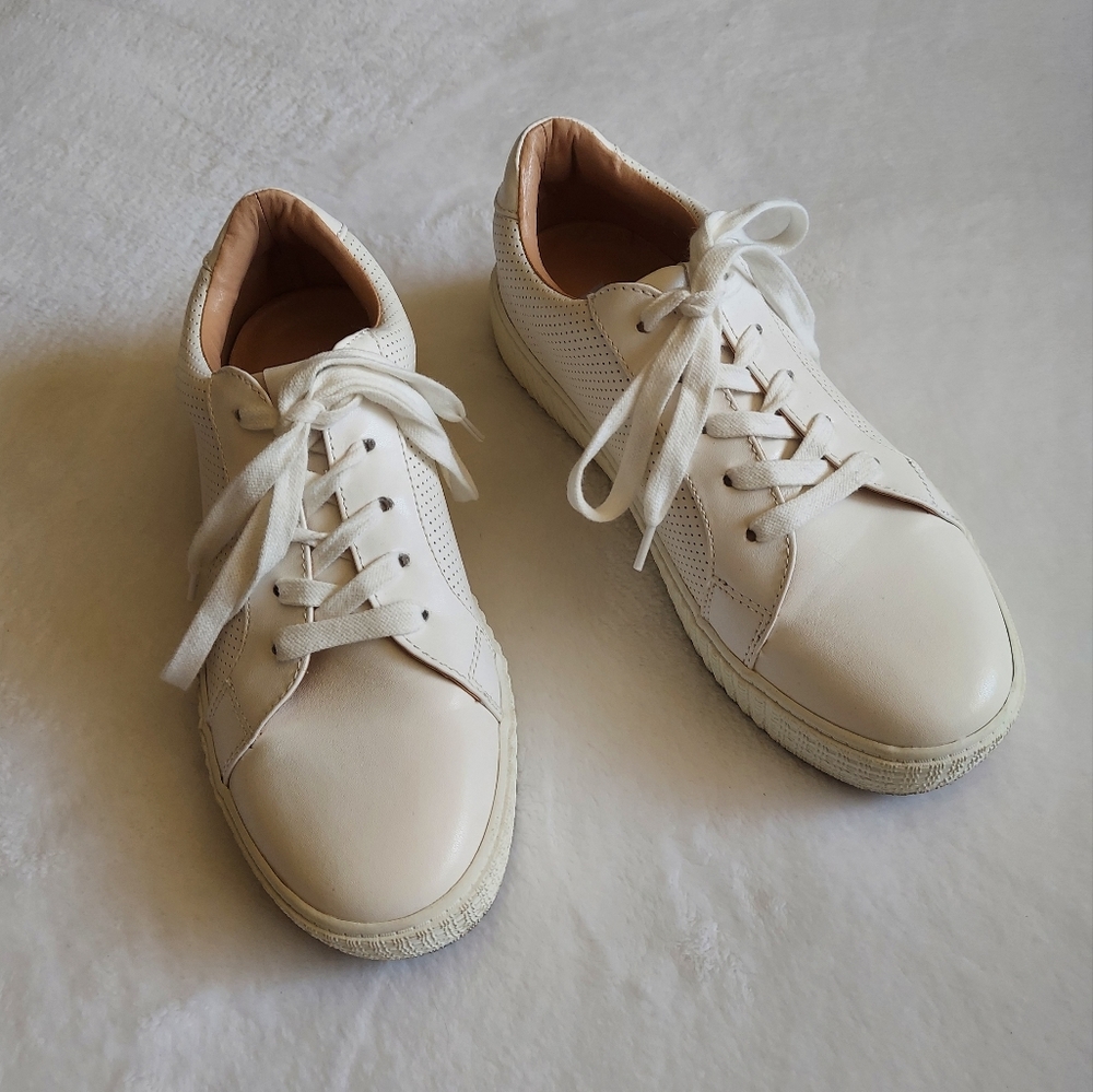 Steve Madden | White Trainers with Camel Accent | Size 8.5